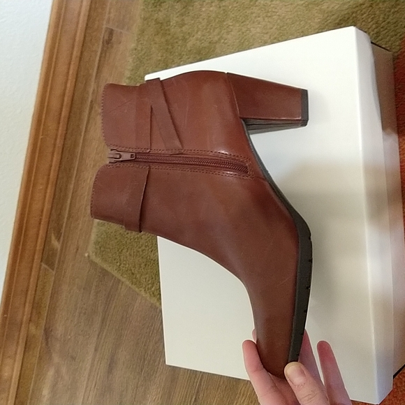 Anne Klein Genuine Leather Cognac Brown Booties 8.5 M - Picture 6 of 10